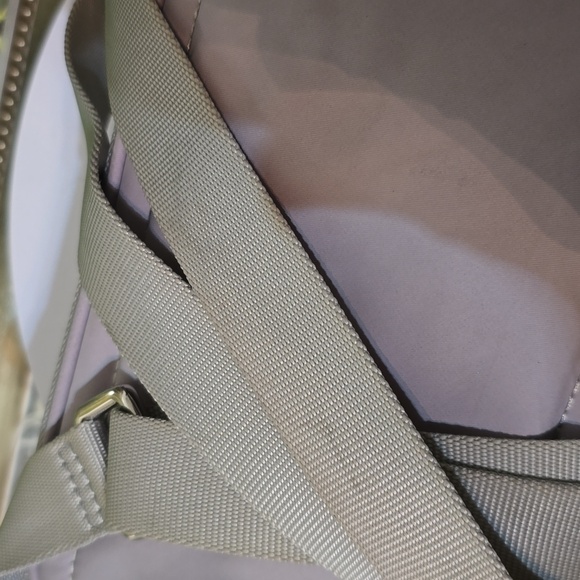 Lululemon Gray Crossbody Bag Adjustable Strap Compact Everyday Athleisure - Picture 6 of 13